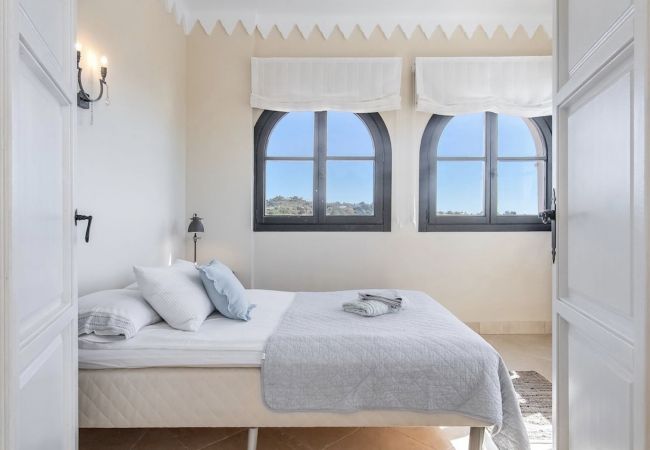Villa in Marbella -  Villa La Mansion (R2508653) Villa in Marbella -  Villa La Mansion (R2508653)