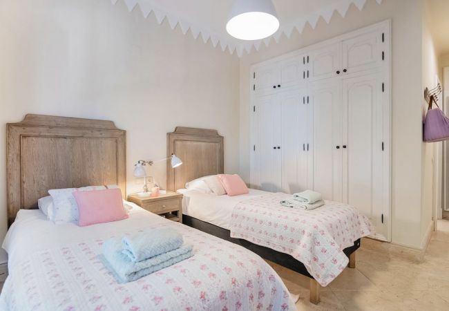 Villa in Marbella -  Villa La Mansion (R2508653) Villa in Marbella -  Villa La Mansion (R2508653)