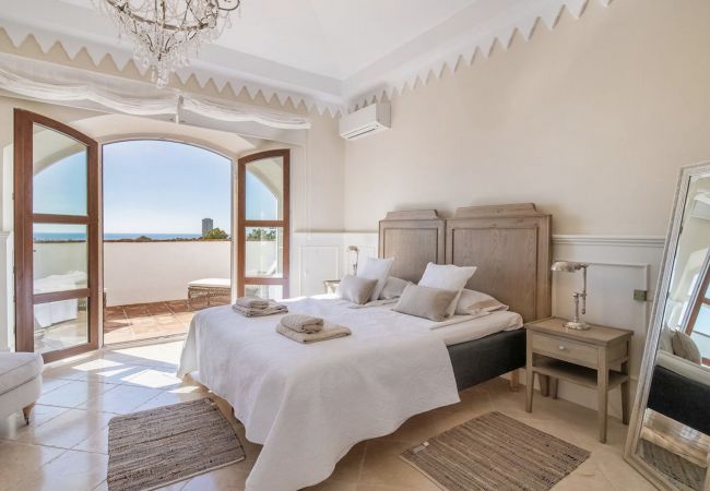 Villa in Marbella -  Villa La Mansion (R2508653) Villa in Marbella -  Villa La Mansion (R2508653)