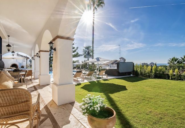 Villa in Marbella -  Villa La Mansion (R2508653) Villa in Marbella -  Villa La Mansion (R2508653)