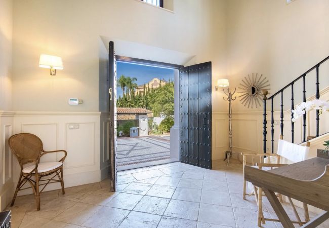 Villa in Marbella -  Villa La Mansion (R2508653) Villa in Marbella -  Villa La Mansion (R2508653)