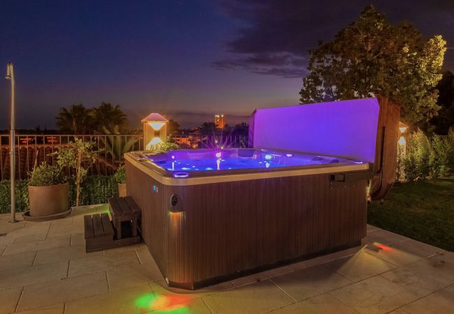 Villa in Marbella -  Villa La Mansion (R2508653) Villa in Marbella -  Villa La Mansion (R2508653)