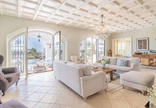 Villa in Marbella -  Villa La Mansion (R2508653) Villa in Marbella -  Villa La Mansion (R2508653)