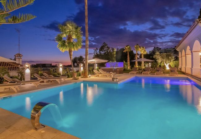 Villa in Marbella -  Villa La Mansion (R2508653) Villa in Marbella -  Villa La Mansion (R2508653)