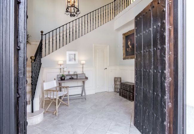 Villa in Marbella -  Villa La Mansion (R2508653) Villa in Marbella -  Villa La Mansion (R2508653)