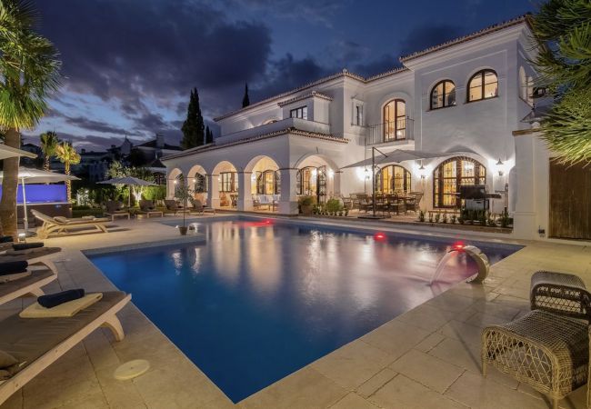Villa in Marbella -  Villa La Mansion (R2508653) Villa in Marbella -  Villa La Mansion (R2508653)