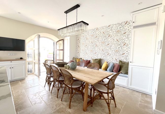 Villa in Marbella -  Villa La Mansion (R2508653) Villa in Marbella -  Villa La Mansion (R2508653)