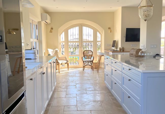 Villa in Marbella -  Villa La Mansion (R2508653) Villa in Marbella -  Villa La Mansion (R2508653)