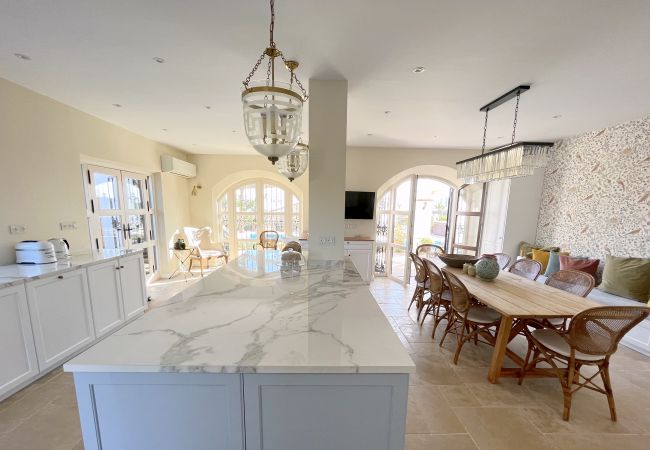 Villa in Marbella -  Villa La Mansion (R2508653) Villa in Marbella -  Villa La Mansion (R2508653)