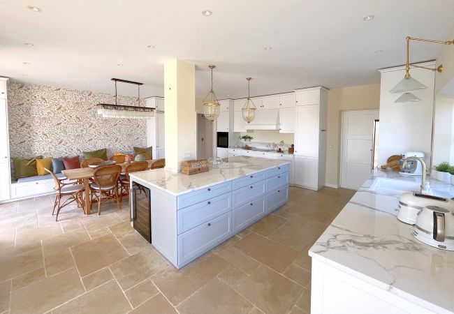 Villa in Marbella -  Villa La Mansion (R2508653) Villa in Marbella -  Villa La Mansion (R2508653)