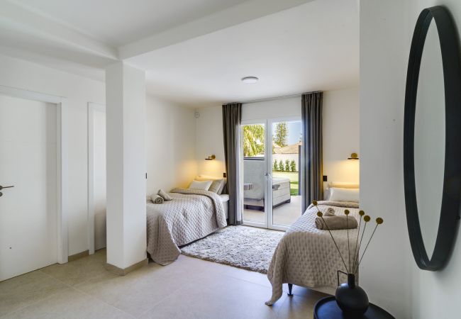 Villa in Nueva andalucia -  Villa La Petanque (R2739026) Villa in Nueva andalucia -  Villa La Petanque (R2739026)