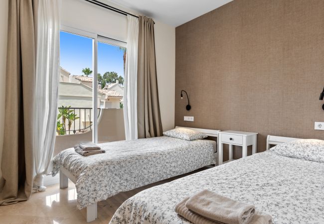 Rijhuis in Marbella - Casa Sunshine (R4355587) Rijhuis in Marbella - Casa Sunshine (R4355587)