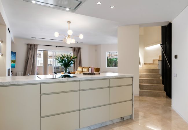 Rijhuis in Marbella - Casa Sunshine (R4355587) Rijhuis in Marbella - Casa Sunshine (R4355587)