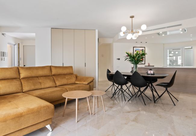 Rijhuis in Marbella - Casa Sunshine (R4355587) Rijhuis in Marbella - Casa Sunshine (R4355587)