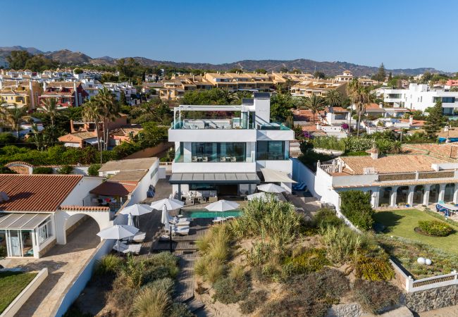 Villa in Marbella -  Frontline Beach Costabella (R2576927) Villa in Marbella -  Frontline Beach Costabella (R2576927)