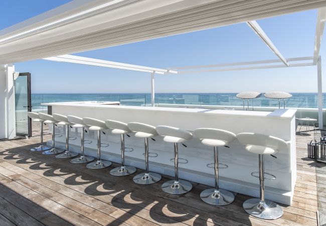 Villa in Marbella -  Frontline Beach Costabella (R2576927) Villa in Marbella -  Frontline Beach Costabella (R2576927)