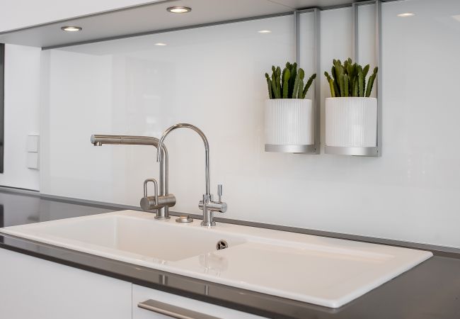 Villa in Marbella -  Frontline Beach Costabella (R2576927) Villa in Marbella -  Frontline Beach Costabella (R2576927)