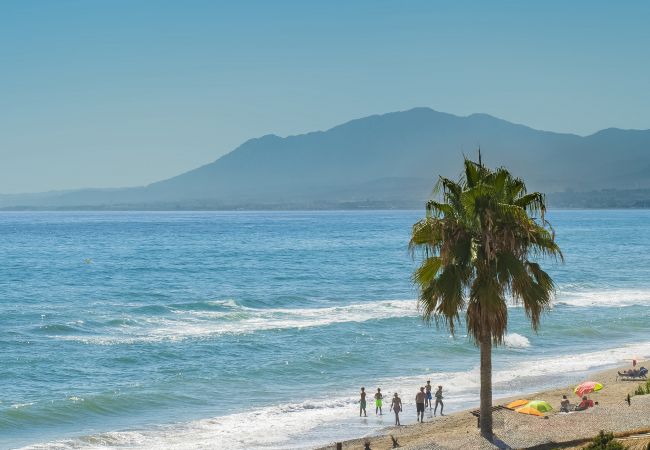 Villa in Marbella -  Frontline Beach Costabella (R2576927) Villa in Marbella -  Frontline Beach Costabella (R2576927)