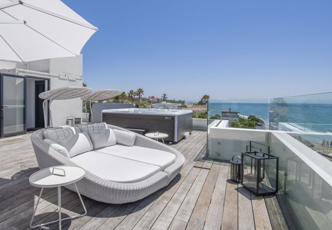 Villa in Marbella -  Frontline Beach Costabella (R2576927) Villa in Marbella -  Frontline Beach Costabella (R2576927)