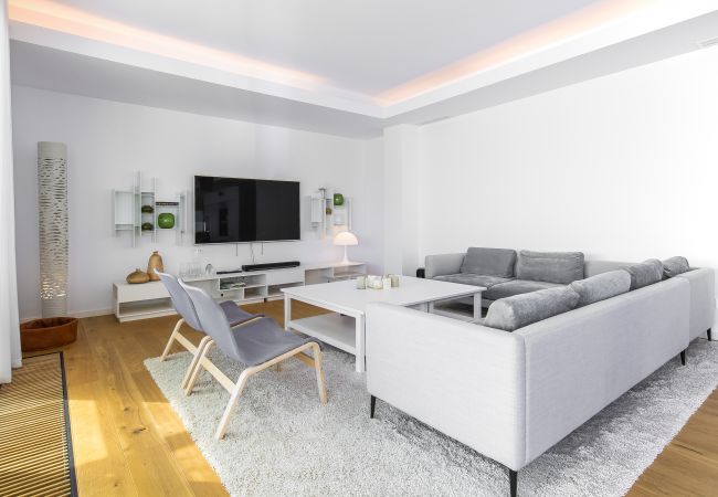 Villa in Marbella -  Frontline Beach Costabella (R2576927) Villa in Marbella -  Frontline Beach Costabella (R2576927)