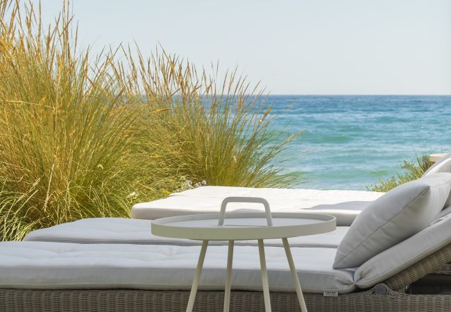 Villa in Marbella -  Frontline Beach Costabella (R2576927) Villa in Marbella -  Frontline Beach Costabella (R2576927)