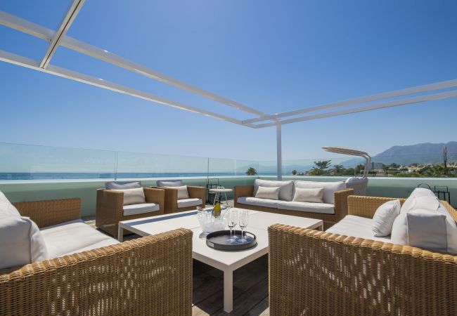 Villa in Marbella -  Frontline Beach Costabella (R2576927) Villa in Marbella -  Frontline Beach Costabella (R2576927)