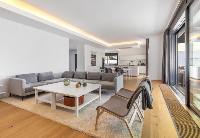 Villa in Marbella -  Frontline Beach Costabella (R2576927) Villa in Marbella -  Frontline Beach Costabella (R2576927)