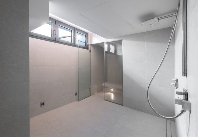 Villa in Marbella -  Frontline Beach Costabella (R2576927) Villa in Marbella -  Frontline Beach Costabella (R2576927)