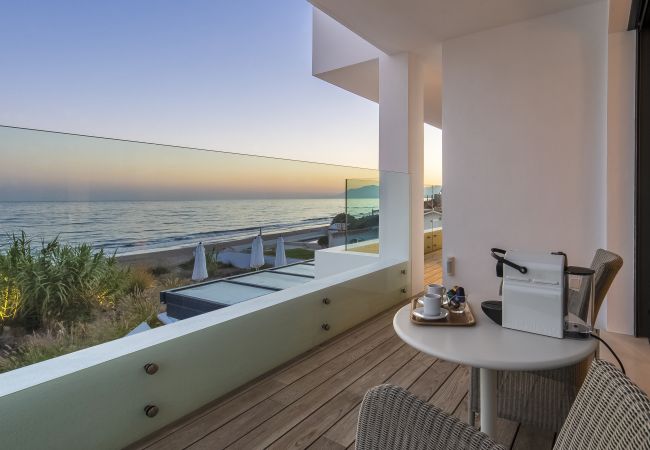 Villa in Marbella -  Frontline Beach Costabella (R2576927) Villa in Marbella -  Frontline Beach Costabella (R2576927)