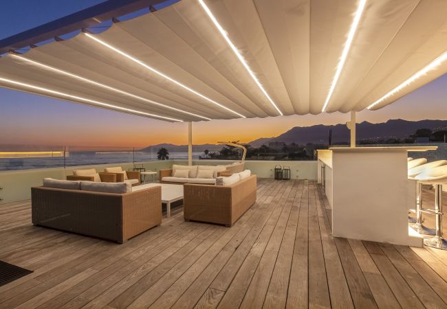 Villa in Marbella -  Frontline Beach Costabella (R2576927) Villa in Marbella -  Frontline Beach Costabella (R2576927)