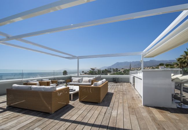 Villa in Marbella -  Frontline Beach Costabella (R2576927) Villa in Marbella -  Frontline Beach Costabella (R2576927)