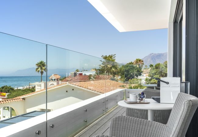 Villa in Marbella -  Frontline Beach Costabella (R2576927) Villa in Marbella -  Frontline Beach Costabella (R2576927)