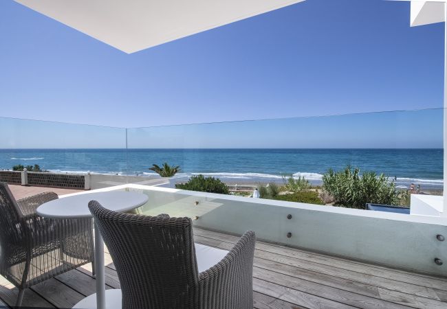 Villa in Marbella -  Frontline Beach Costabella (R2576927) Villa in Marbella -  Frontline Beach Costabella (R2576927)