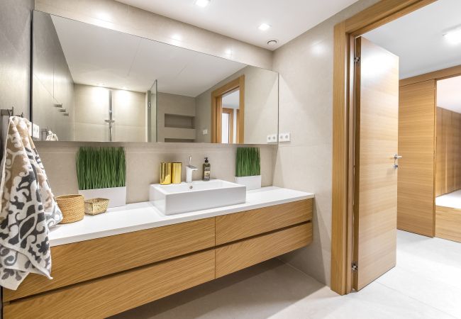 Villa in Marbella -  Frontline Beach Costabella (R2576927) Villa in Marbella -  Frontline Beach Costabella (R2576927)