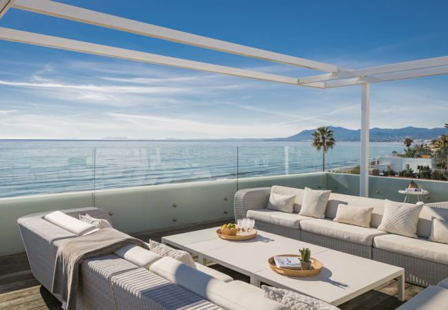 Villa in Marbella -  Frontline Beach Costabella (R2576927) Villa in Marbella -  Frontline Beach Costabella (R2576927)