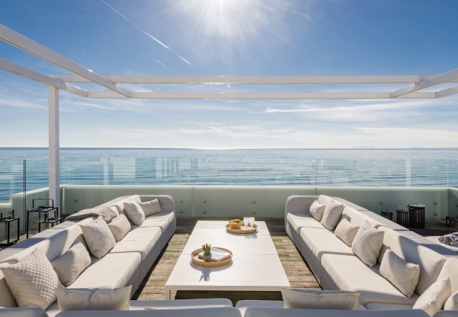 Villa in Marbella -  Frontline Beach Costabella (R2576927) Villa in Marbella -  Frontline Beach Costabella (R2576927)