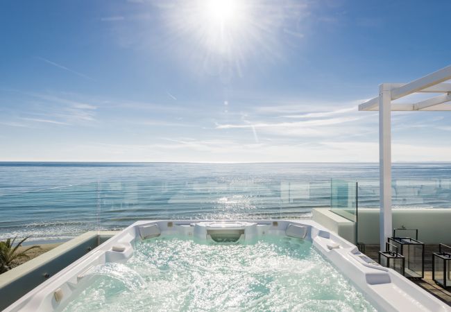 Villa in Marbella -  Frontline Beach Costabella (R2576927) Villa in Marbella -  Frontline Beach Costabella (R2576927)