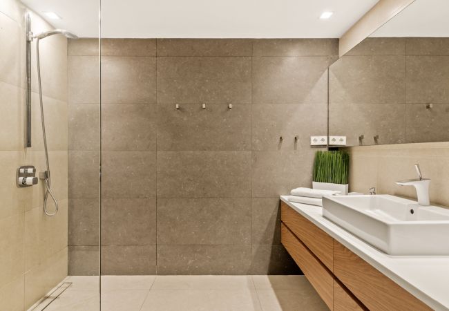 Villa in Marbella -  Frontline Beach Costabella (R2576927) Villa in Marbella -  Frontline Beach Costabella (R2576927)