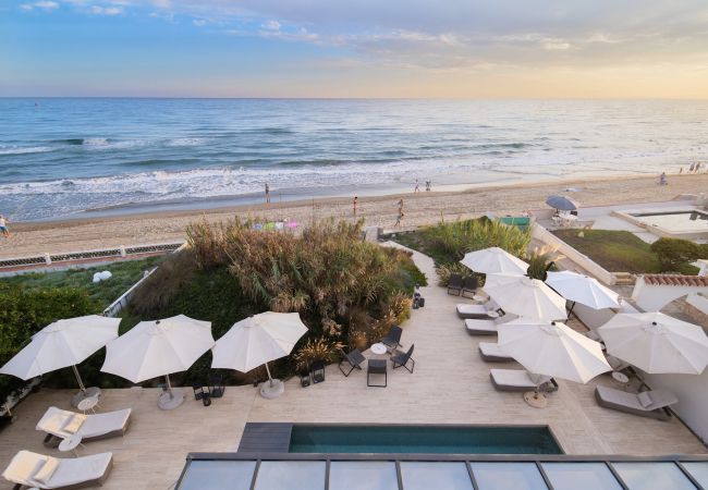 Villa in Marbella -  Frontline Beach Costabella (R2576927) Villa in Marbella -  Frontline Beach Costabella (R2576927)