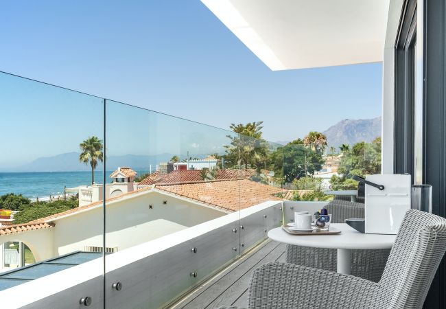 Villa in Marbella -  Frontline Beach Costabella (R2576927) Villa in Marbella -  Frontline Beach Costabella (R2576927)