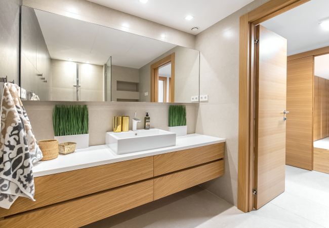 Villa in Marbella -  Frontline Beach Costabella (R2576927) Villa in Marbella -  Frontline Beach Costabella (R2576927)