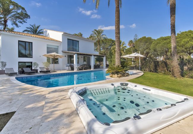 Villa/Dettached house in Marbella -  Villa Karma (R2132993)