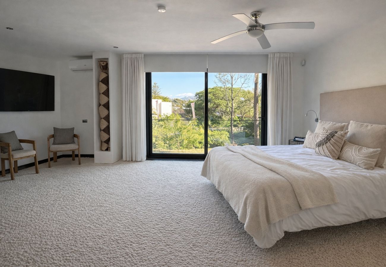 Villa in Nueva andalucia -  Villa Karma (R2132993)