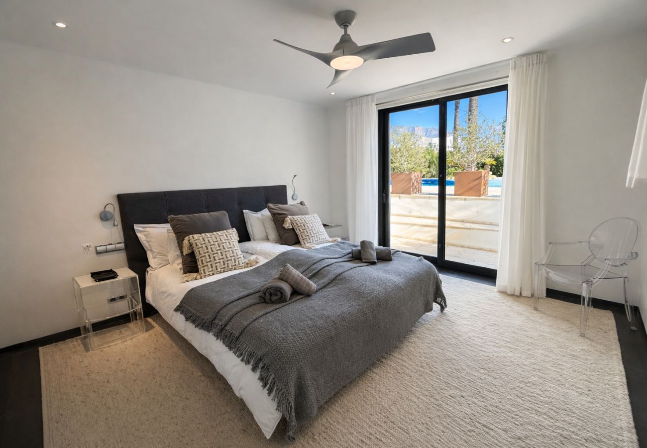 Villa in Nueva andalucia -  Villa Karma (R2132993)